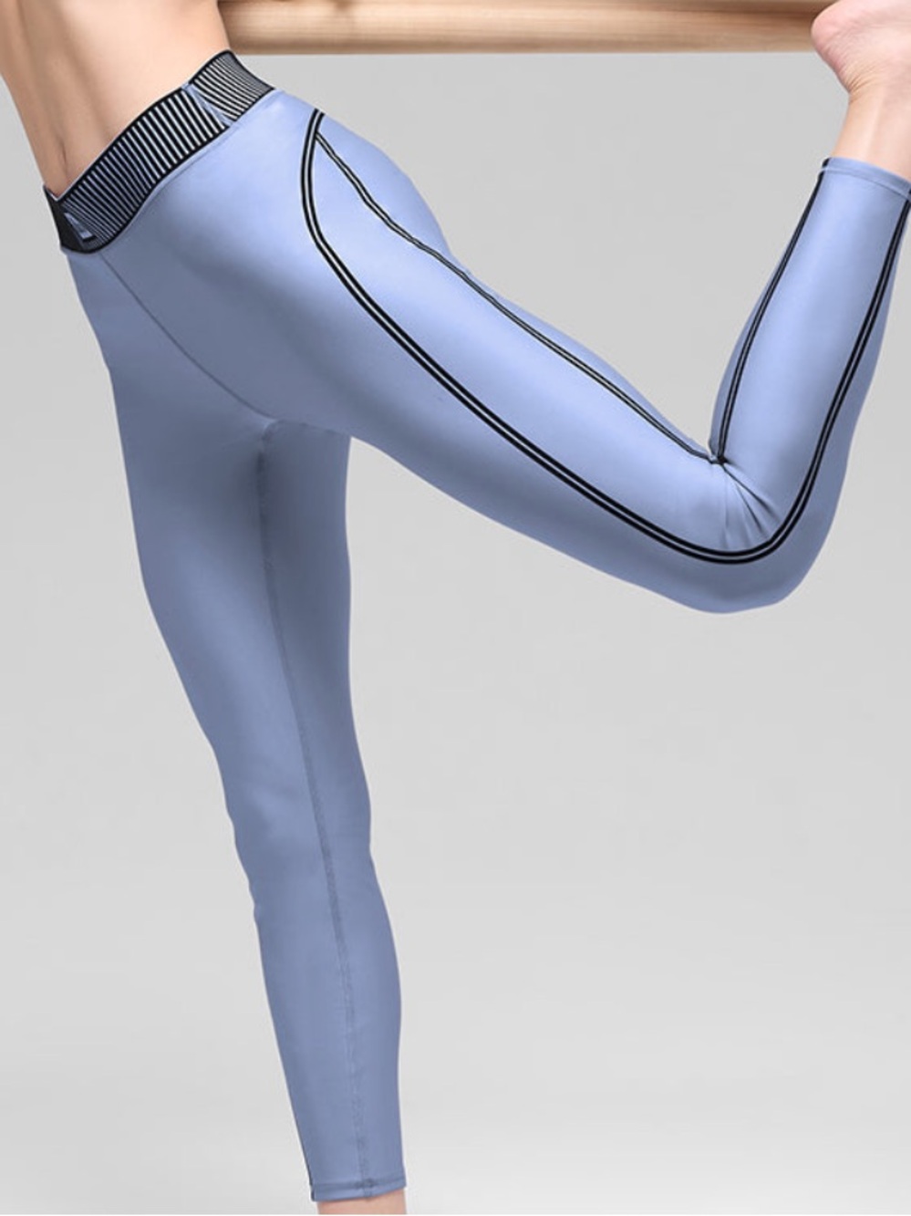 ALO Yoga Airlift High-Waist 7/8 Line Up Legging in Winter Frost - XXS